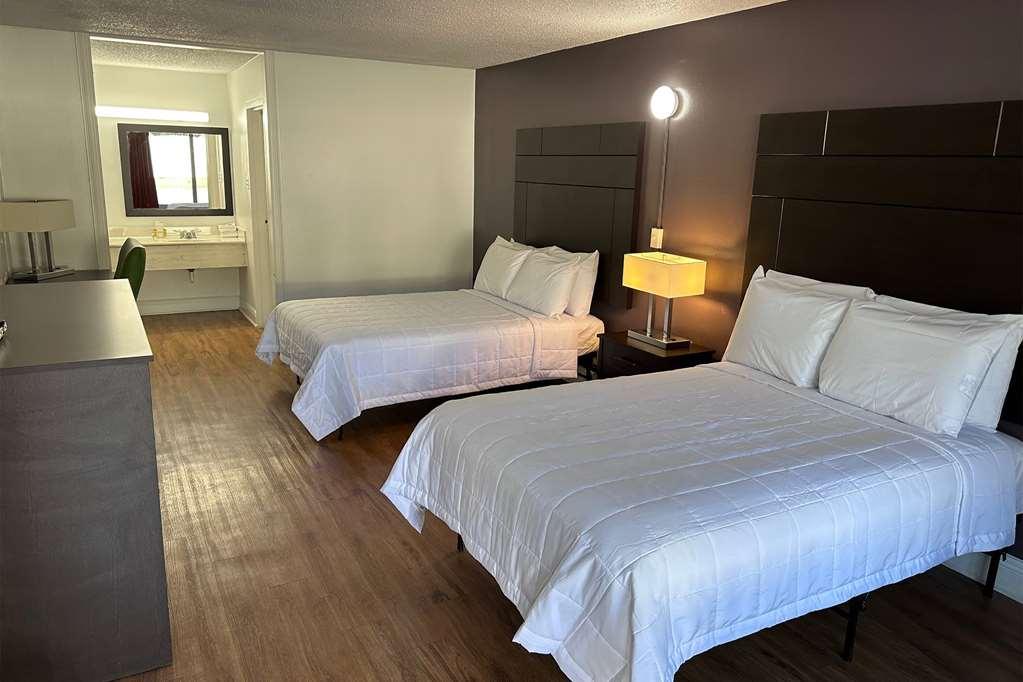 Travelodge By Wyndham Baton Rouge East Room photo